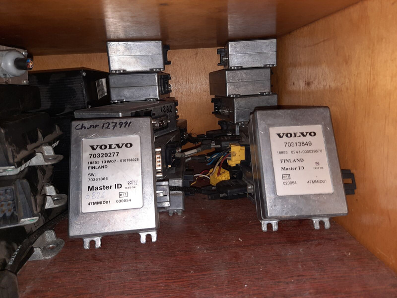 Volvo 70329277 / 70395975-P01 / 70361720-P01 / 70322237-P02 - Calculator de bord: Foto 1 Volvo 70329277 / 70395975-P01 / 70361720-P01 / 70322237-P02 - Calculator de bord: Foto 1