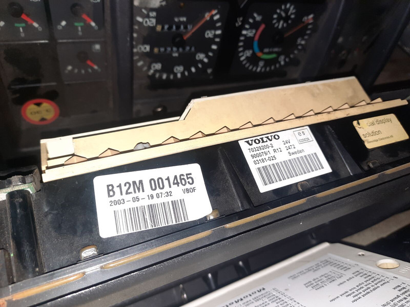 Volvo 70361832-1 . 70361831. 70329201-2 .22205475-P03. 70392912-P01/ - Tablou de bord: Foto 5 Volvo 70361832-1 . 70361831. 70329201-2 .22205475-P03. 70392912-P01/ - Tablou de bord: Foto 5