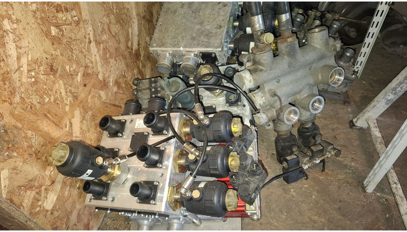 Volvo электроклапан отопления UWE Viking X3M-2 - Supapă: Foto 1 Volvo электроклапан отопления UWE Viking X3M-2 - Supapă: Foto 1