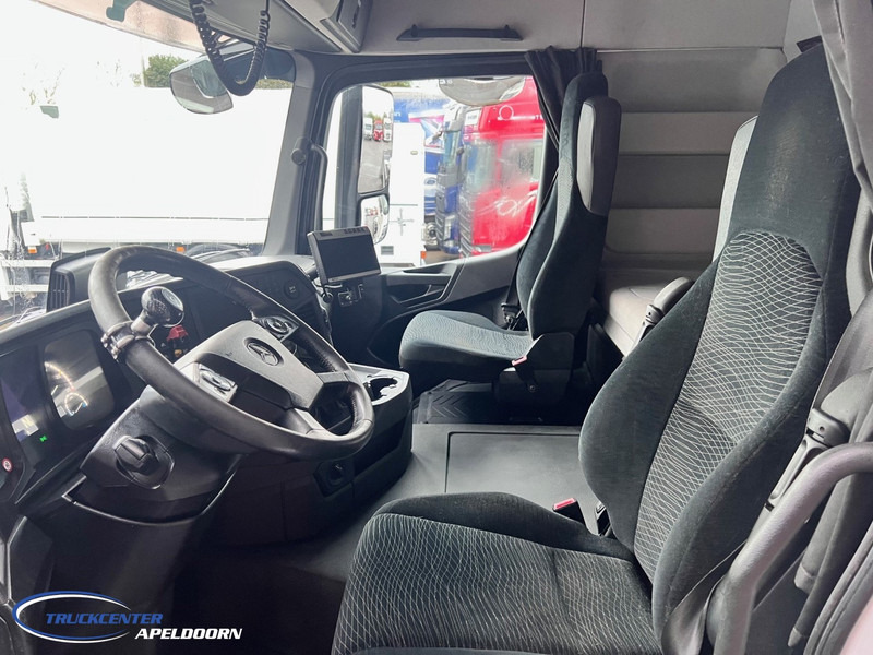 Interior photo 1: Leasing de Mercedes-Benz Arocs 3351 6x4 Big axles, Hydraulics Mercedes-Benz Arocs 3351 6x4 Big axles, Hydraulics