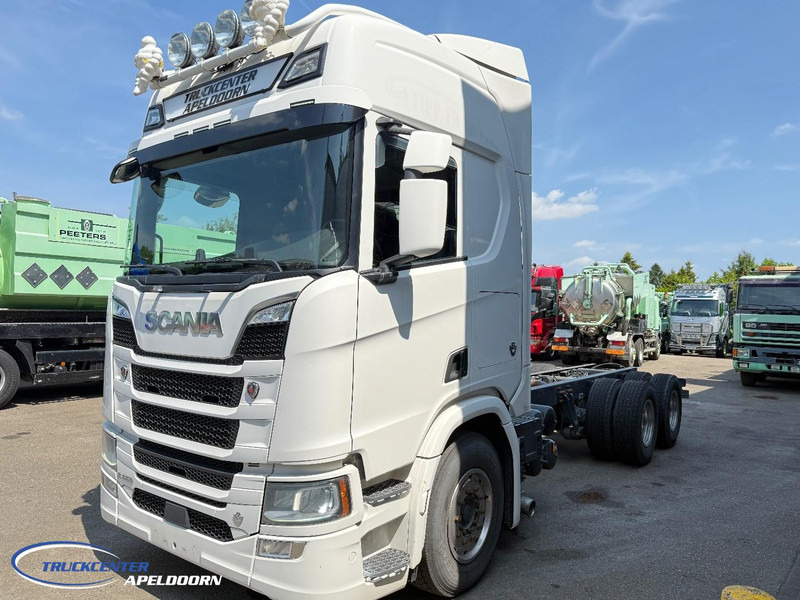 Scania R650 V8 NGS 6x4, Standclima, Retarder, PTO, 9000 Vooras - Camion şasiu: Foto 3 Scania R650 V8 NGS 6x4, Standclima, Retarder, PTO, 9000 Vooras - Camion şasiu: Foto 3
