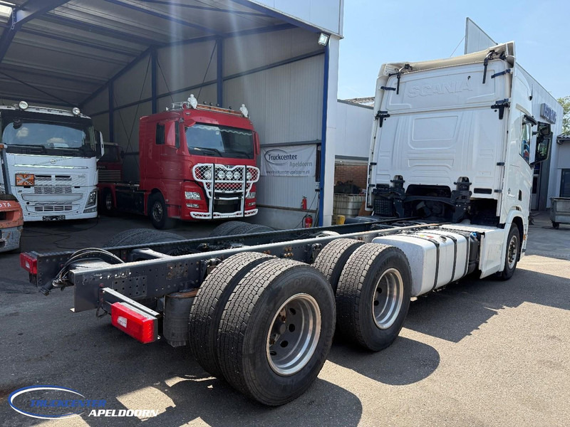 Scania R650 V8 NGS 6x4, Standclima, Retarder, PTO, 9000 Vooras - Camion şasiu: Foto 2 Scania R650 V8 NGS 6x4, Standclima, Retarder, PTO, 9000 Vooras - Camion şasiu: Foto 2