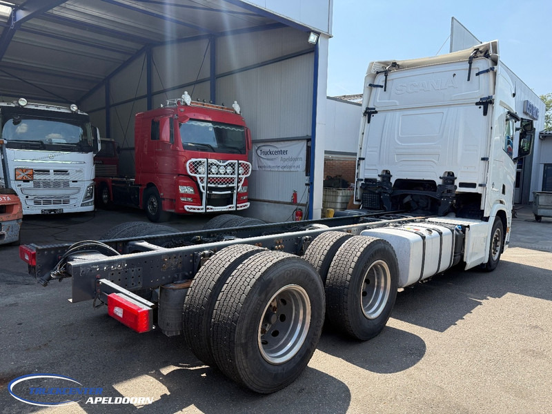 Scania R650 V8 NGS 6x4, Standclima, Retarder, PTO - Camion şasiu: Foto 2 Scania R650 V8 NGS 6x4, Standclima, Retarder, PTO - Camion şasiu: Foto 2