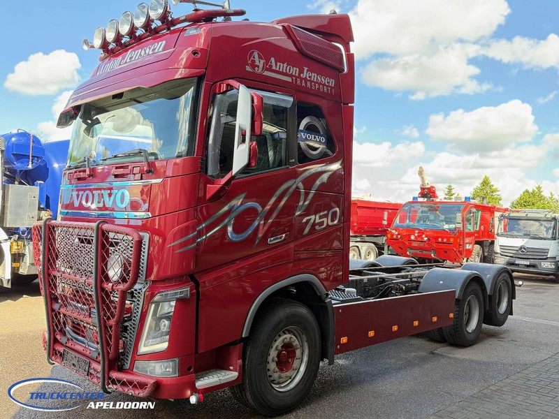 Volvo FH 750 6x4 Tandemlift, Retarder, PTO - Camion şasiu: Foto 3 Volvo FH 750 6x4 Tandemlift, Retarder, PTO - Camion şasiu: Foto 3