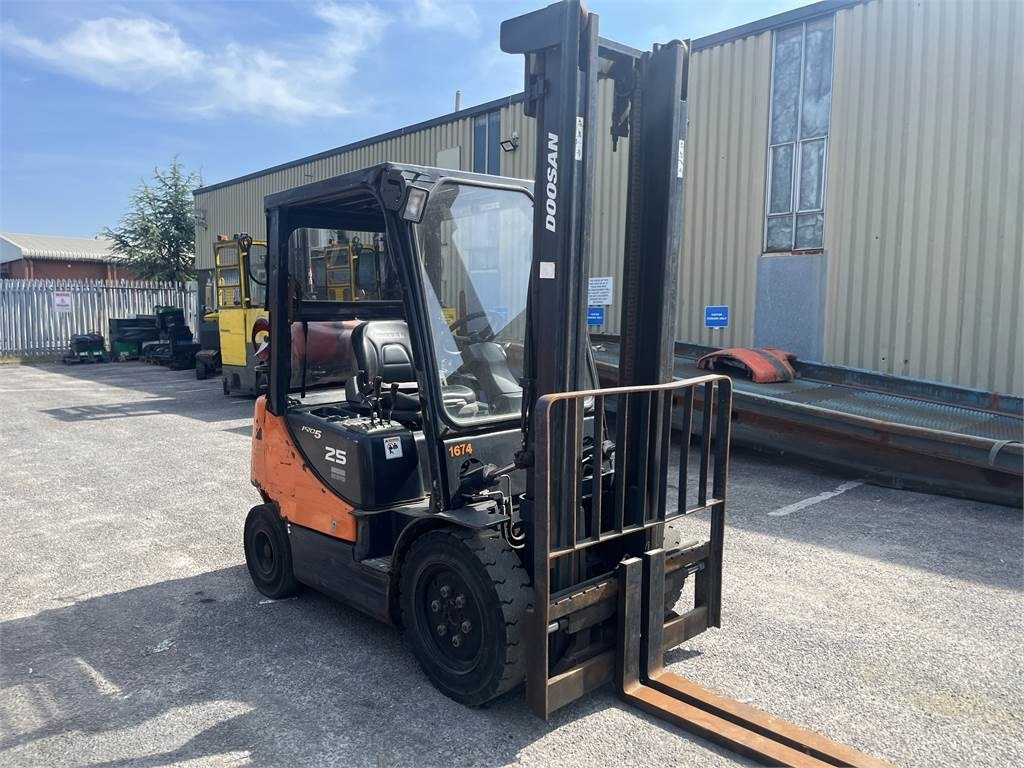 Doosan G25E-5 - Stivuitor GPL: Foto 5 Doosan G25E-5 - Stivuitor GPL: Foto 5
