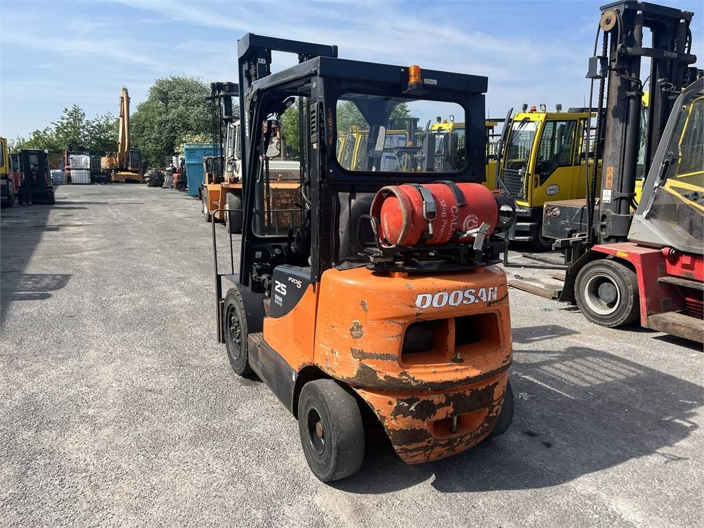 Doosan G25E-5 - Stivuitor GPL: Foto 4 Doosan G25E-5 - Stivuitor GPL: Foto 4