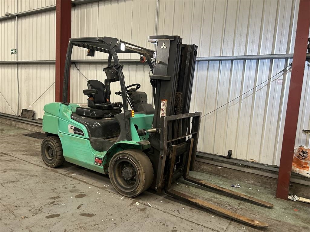 Mitsubishi FD30NT - Stivuitor diesel: Foto 4 Mitsubishi FD30NT - Stivuitor diesel: Foto 4