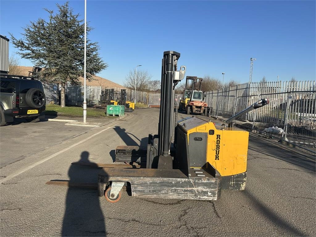 SBP XT HD 4VR 2520 - Stivuitor cu catarg retractabil, cu schimbare rapidă de direcţie: Foto 1 SBP XT HD 4VR 2520 - Stivuitor cu catarg retractabil, cu schimbare rapidă de direcţie: Foto 1