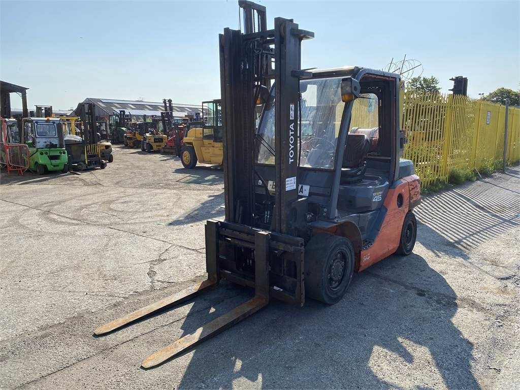 Toyota 8FG40N - Stivuitor GPL: Foto 2 Toyota 8FG40N - Stivuitor GPL: Foto 2