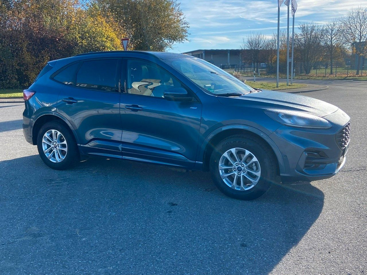 Ford Kuga Plug-In Hybrid ST-Line X - SUV: Foto 3 Ford Kuga Plug-In Hybrid ST-Line X - SUV: Foto 3