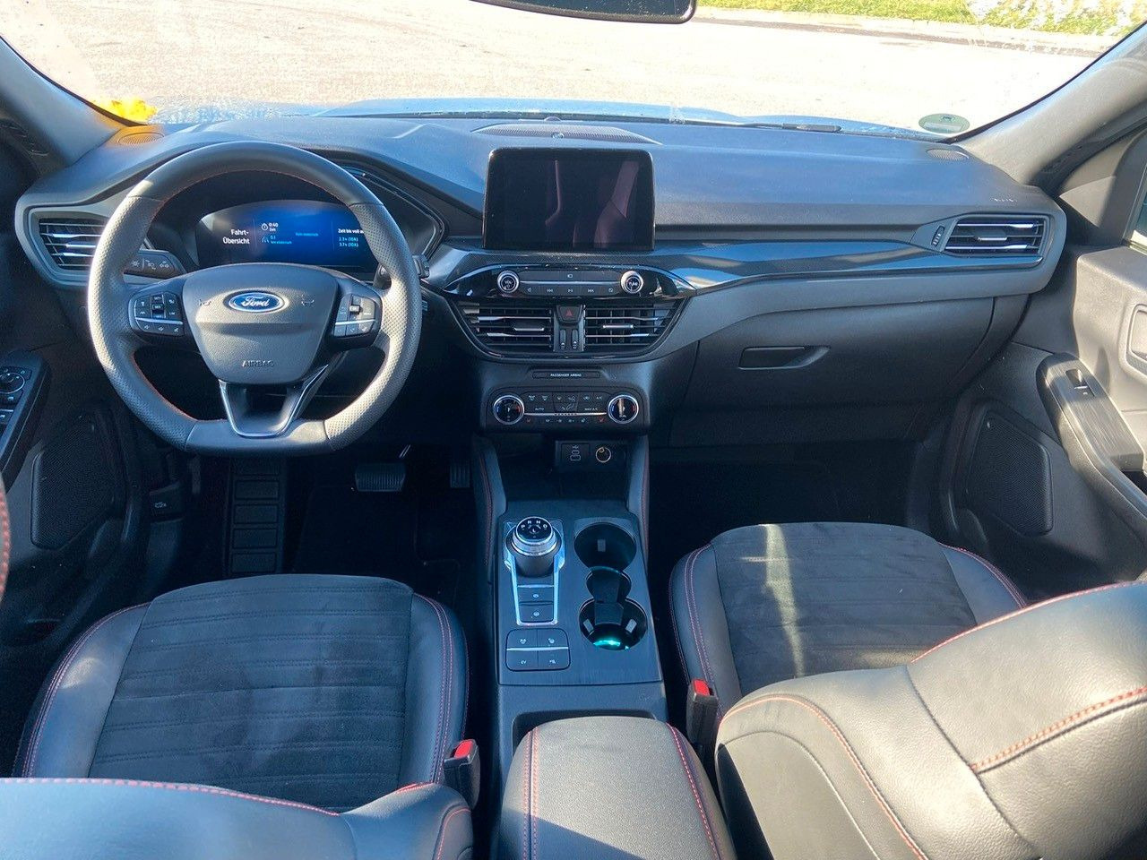 Ford Kuga Plug-In Hybrid ST-Line X - SUV: Foto 4 Ford Kuga Plug-In Hybrid ST-Line X - SUV: Foto 4