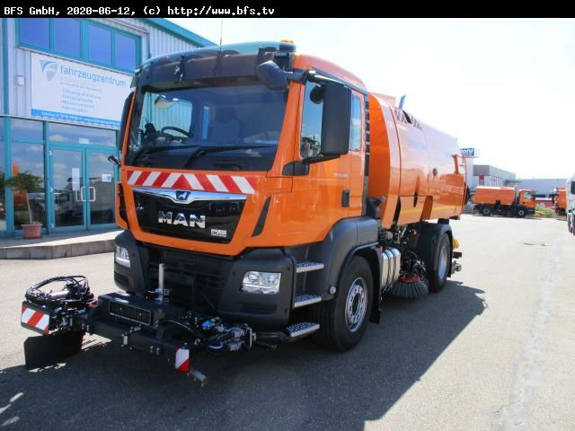 MAN TGS 18.400 4X2 BL Bucher OF 8000 RS Drehjet beid - Măturătoare stradală: Foto 1 MAN TGS 18.400 4X2 BL Bucher OF 8000 RS Drehjet beid - Măturătoare stradală: Foto 1