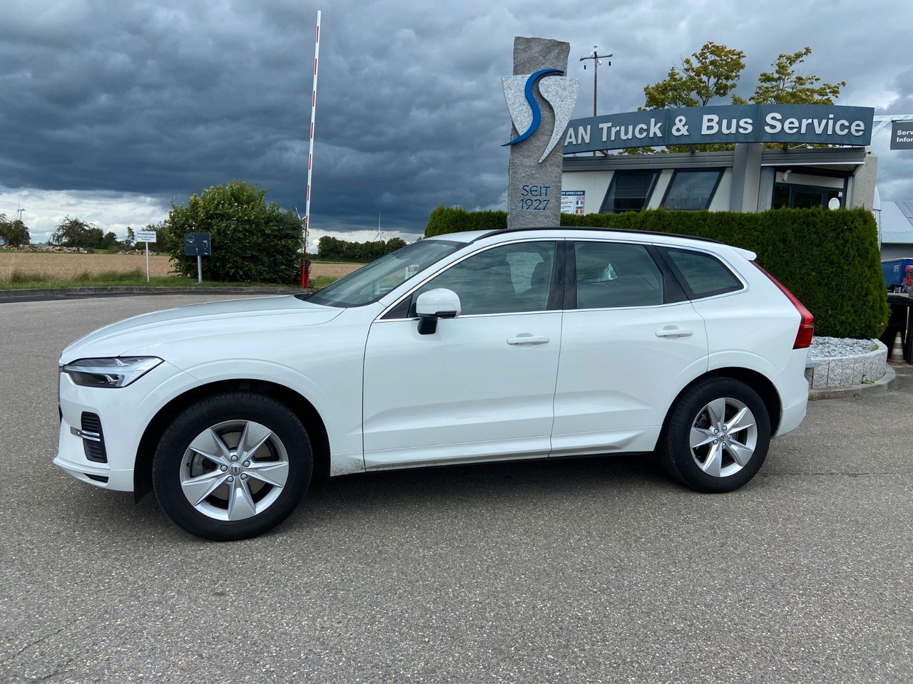 Volvo XC 60 XC60 Momentum Pro AWD - SUV: Foto 1 Volvo XC 60 XC60 Momentum Pro AWD - SUV: Foto 1