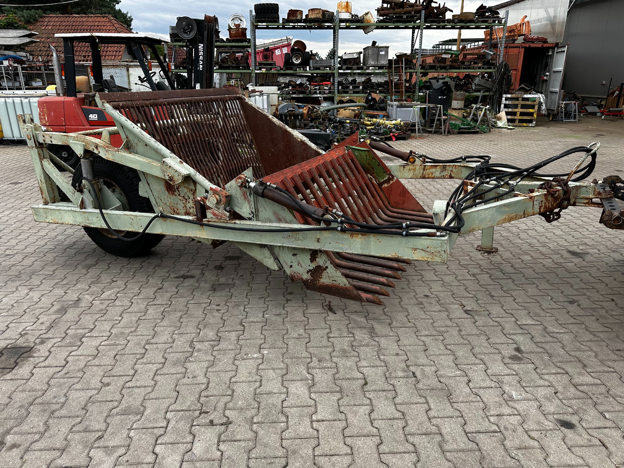 Zbieracz kamieni Fortschritt Steinsammler Steinsammelwagen - Maşină pentru prelucrarea solului: Foto 3 Zbieracz kamieni Fortschritt Steinsammler Steinsammelwagen - Maşină pentru prelucrarea solului: Foto 3