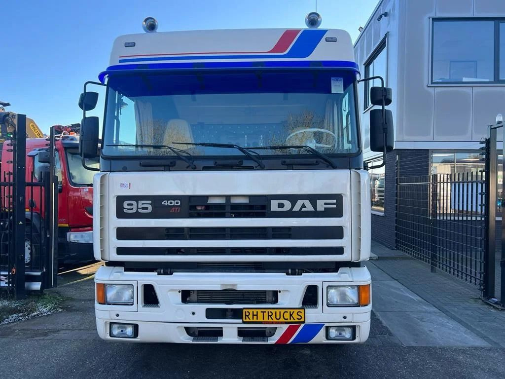 DAF 95.400 4X2 RESTORED/RESTAURIERT/GERESTAUREERD - Cap tractor: Foto 2 DAF 95.400 4X2 RESTORED/RESTAURIERT/GERESTAUREERD - Cap tractor: Foto 2