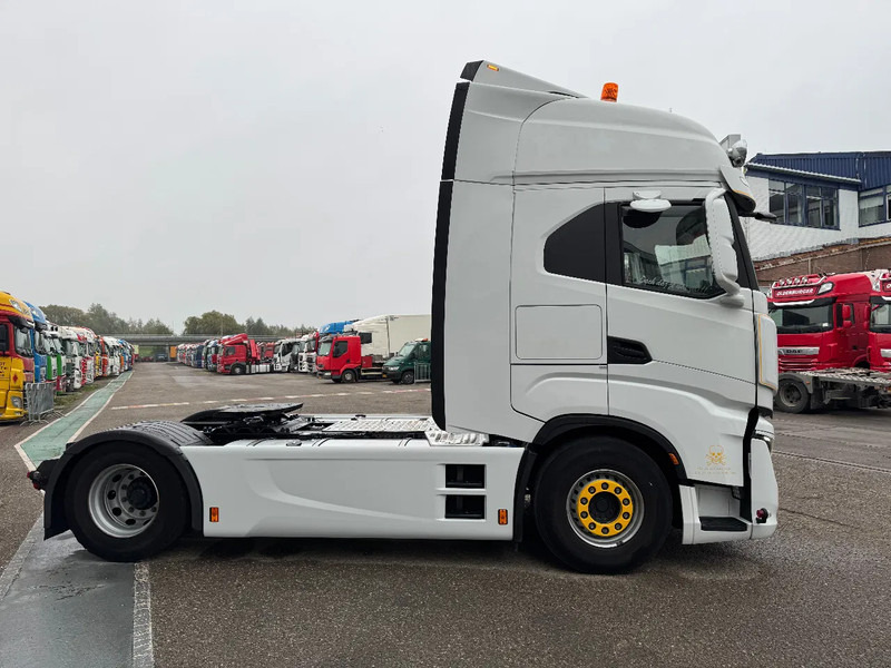 Iveco S-WAY 460 4X2 EURO 6 SKIRTS DOUBLE TANK - Cap tractor: Foto 4 Iveco S-WAY 460 4X2 EURO 6 SKIRTS DOUBLE TANK - Cap tractor: Foto 4