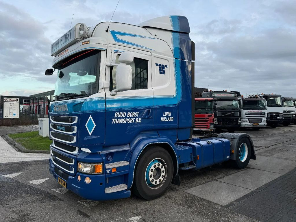 Scania R410 4X2 EURO 6 SPECIAL INTERIOR - Cap tractor: Foto 1 Scania R410 4X2 EURO 6 SPECIAL INTERIOR - Cap tractor: Foto 1