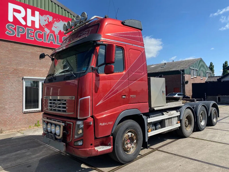 Volvo FH 16.700 FH16-700 8X4 140 TON FULL STEEL - Cap tractor: Foto 2 Volvo FH 16.700 FH16-700 8X4 140 TON FULL STEEL - Cap tractor: Foto 2