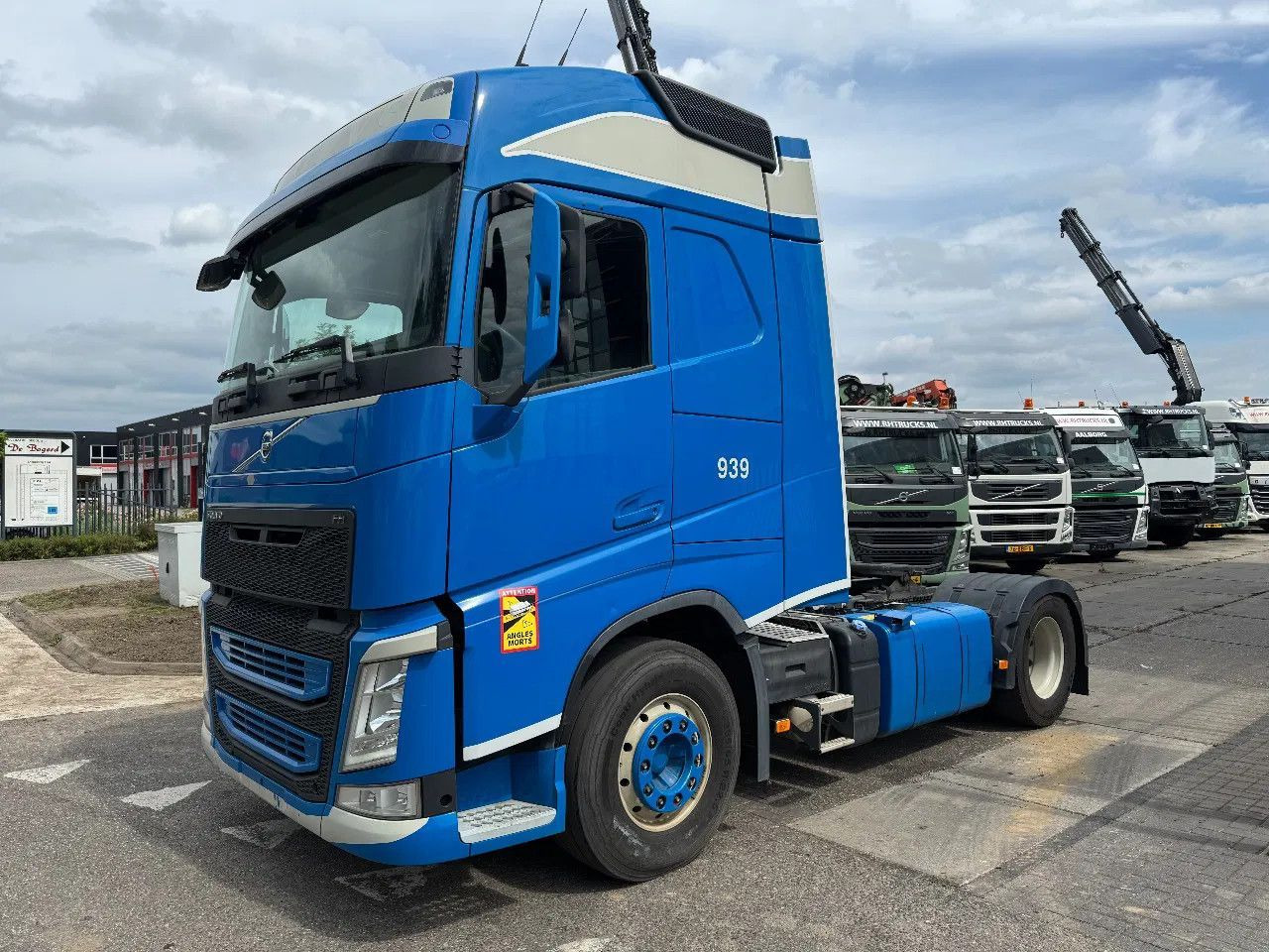Volvo FH 420 4X2 EURO 6 SPOILERS - Cap tractor: Foto 1 Volvo FH 420 4X2 EURO 6 SPOILERS - Cap tractor: Foto 1