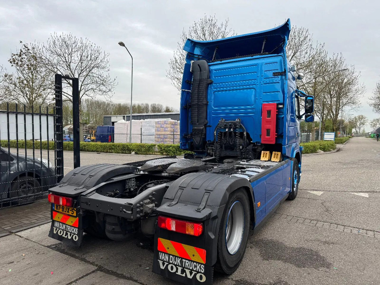 Volvo FM 370 4X2 SPOILERS EURO 6 SKIRTS HOLLAND TRUCK - Cap tractor: Foto 5 Volvo FM 370 4X2 SPOILERS EURO 6 SKIRTS HOLLAND TRUCK - Cap tractor: Foto 5