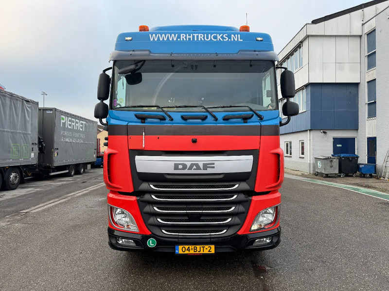 DAF XF 440 6X2 EURO 6 + HERTOGHS HANGER 2X BPW AXLE DHOLLANDIA 3000 KG - Camion cu prelată: Foto 2 DAF XF 440 6X2 EURO 6 + HERTOGHS HANGER 2X BPW AXLE DHOLLANDIA 3000 KG - Camion cu prelată: Foto 2