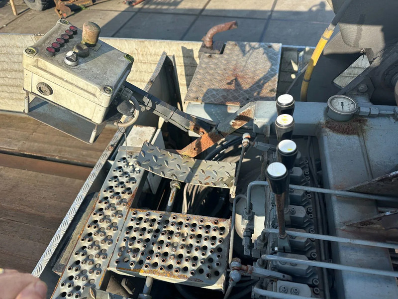 Semiremorcă platformă Floor KENNIS R14/6.00 APK 11-2026 2 STUUR EN 2 LIFT ASSEN: Foto 8 Semiremorcă platformă Floor KENNIS R14/6.00 APK 11-2026 2 STUUR EN 2 LIFT ASSEN: Foto 8