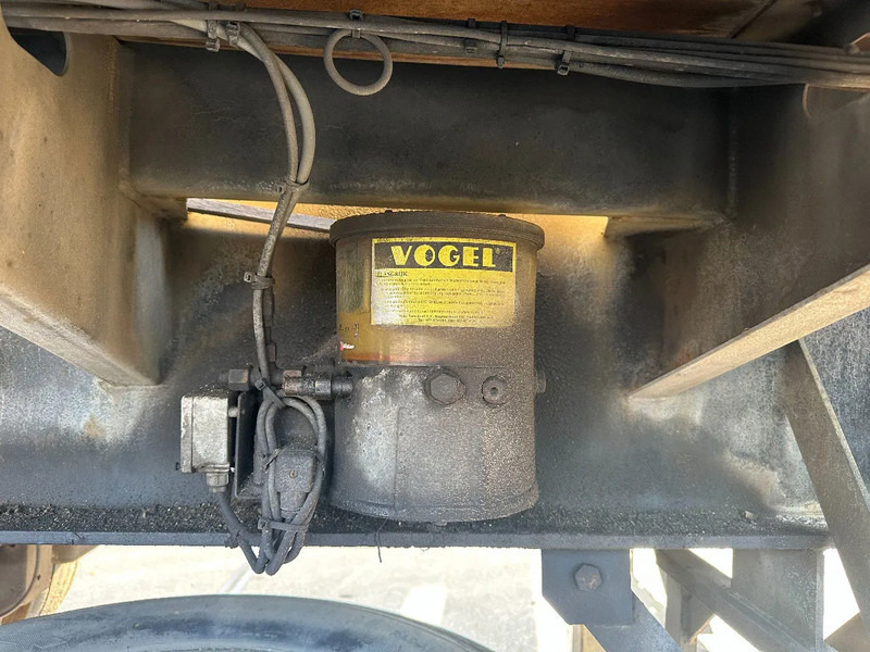 Semiremorcă platformă Floor KENNIS R14/6.00 APK 11-2026 2 STUUR EN 2 LIFT ASSEN: Foto 11 Semiremorcă platformă Floor KENNIS R14/6.00 APK 11-2026 2 STUUR EN 2 LIFT ASSEN: Foto 11