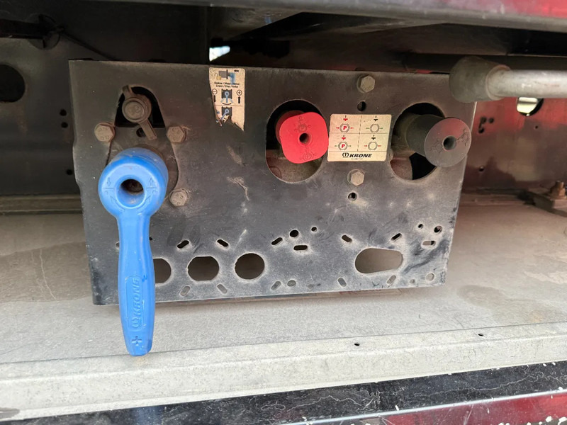 Semiremorcă prelată Krone SD - 3 AXLE - DISC BRAKES + SLIDING ROOF: Foto 11 Semiremorcă prelată Krone SD - 3 AXLE - DISC BRAKES + SLIDING ROOF: Foto 11