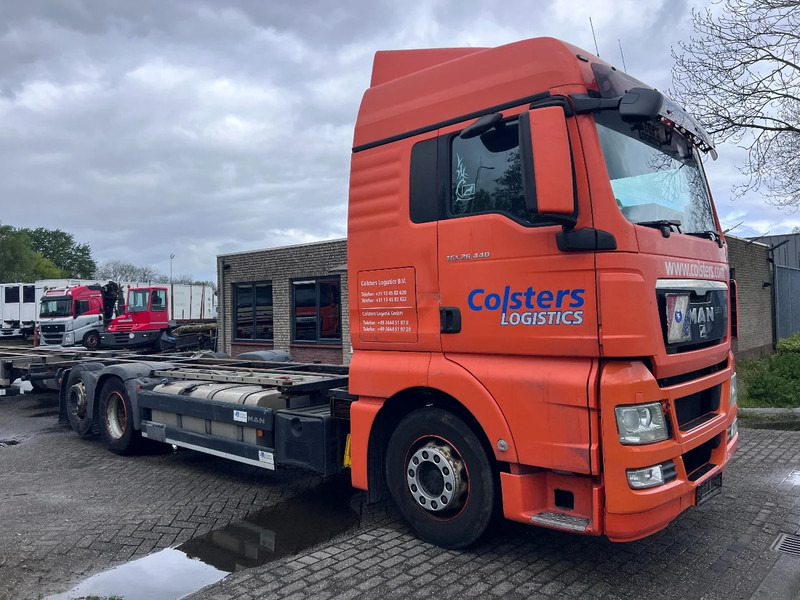 MAN TGX 26.440 XLX 6X2 EURO 5 - BDF CHASSIS + RETARDER - Camion transport containere/ Swap body: Foto 3 MAN TGX 26.440 XLX 6X2 EURO 5 - BDF CHASSIS + RETARDER - Camion transport containere/ Swap body: Foto 3