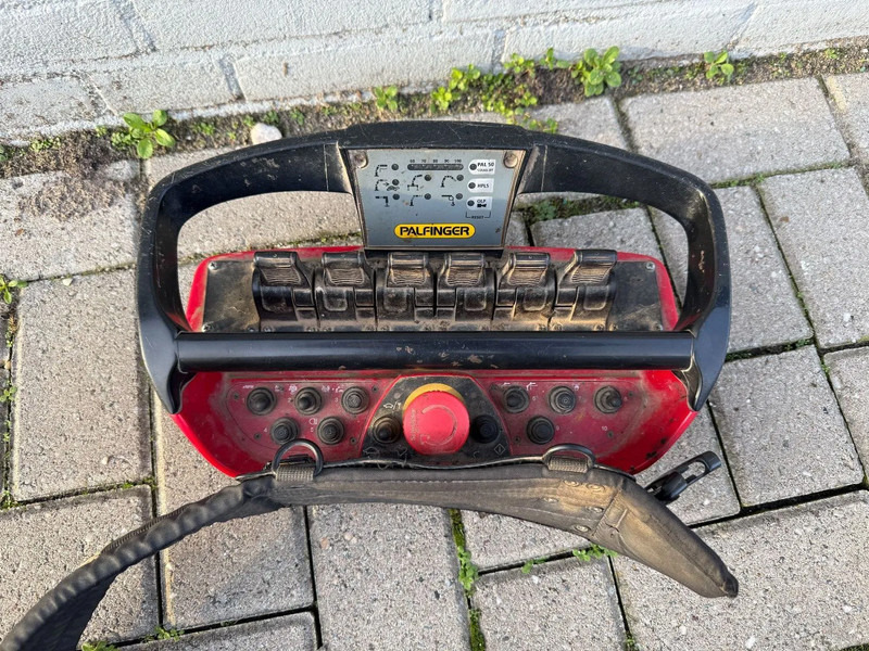 Scania G370 4X4 EURO 6 + 3-SIDE TIPPER + PALFINGER PK9002 + REMOTE - Camion cu macara: Foto 5 Scania G370 4X4 EURO 6 + 3-SIDE TIPPER + PALFINGER PK9002 + REMOTE - Camion cu macara: Foto 5