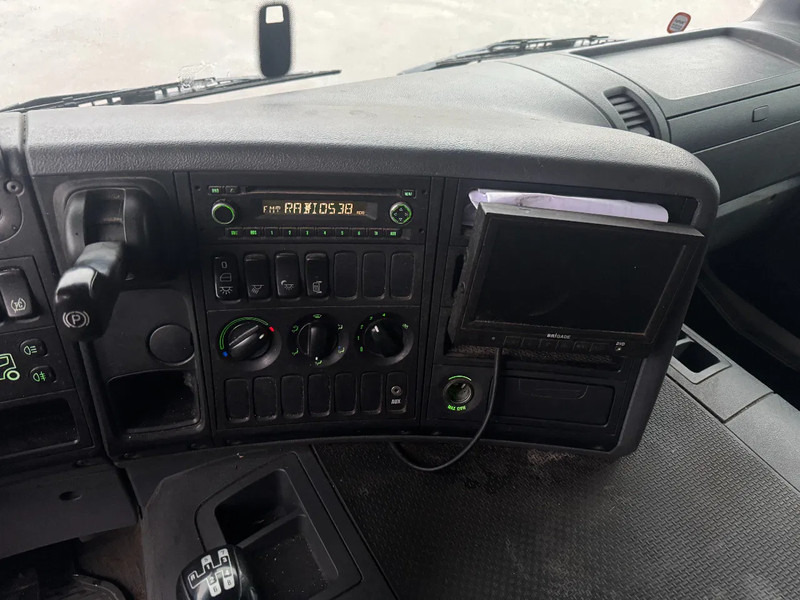 Camion cu prelată Scania P230 4X2 MANUAL + ZEPRO 2500 KG LIFT + REMOTE CONTROL: Foto 14