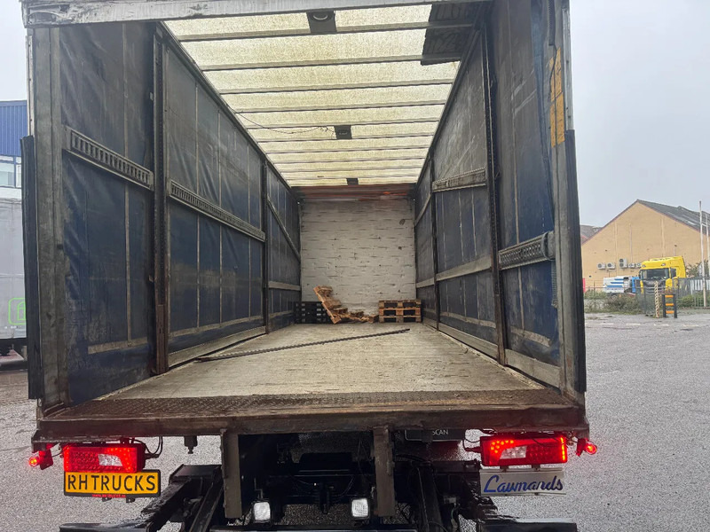 Scania P230 4X2 MANUAL + ZEPRO 2500 KG LIFT + REMOTE CONTROL - Camion cu prelată: Foto 5 Scania P230 4X2 MANUAL + ZEPRO 2500 KG LIFT + REMOTE CONTROL - Camion cu prelată: Foto 5