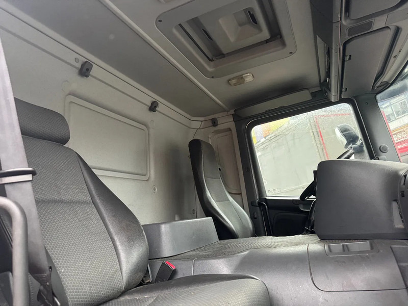 Camion cu prelată Scania P230 4X2 MANUAL + ZEPRO 2500 KG LIFT + REMOTE CONTROL: Foto 9