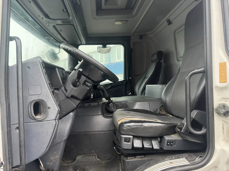 Camion cu prelată Scania P230 4X2 MANUAL + ZEPRO 2500 KG LIFT + REMOTE CONTROL: Foto 10