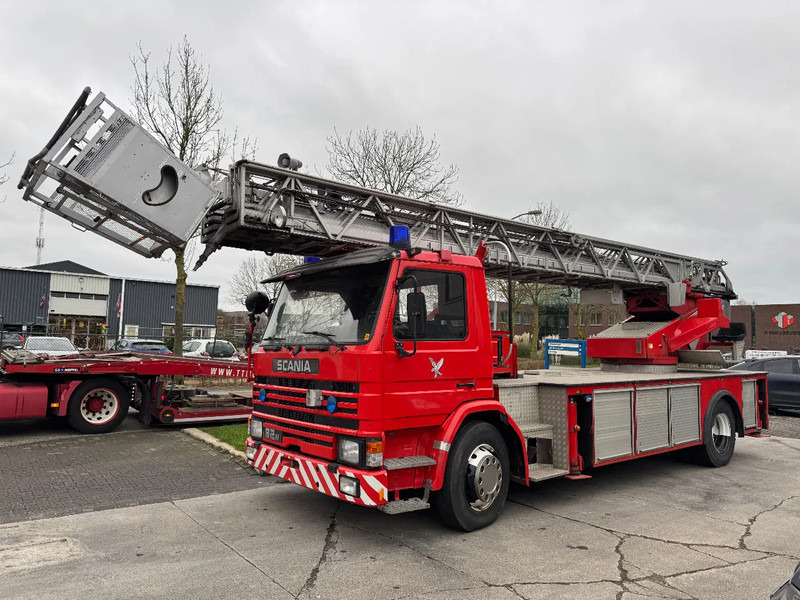 Scania P82 4X2 - FIRE TRUCK - 30M LIFT - Autospeciala de stins incendii: Foto 1 Scania P82 4X2 - FIRE TRUCK - 30M LIFT - Autospeciala de stins incendii: Foto 1