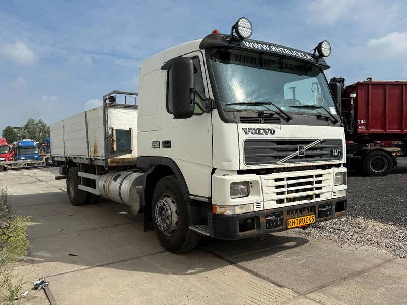 Volvo FM 7.290 4X2 - EURO 2 + MANUAL GEARBOX - Camion platformă: Foto 3 Volvo FM 7.290 4X2 - EURO 2 + MANUAL GEARBOX - Camion platformă: Foto 3
