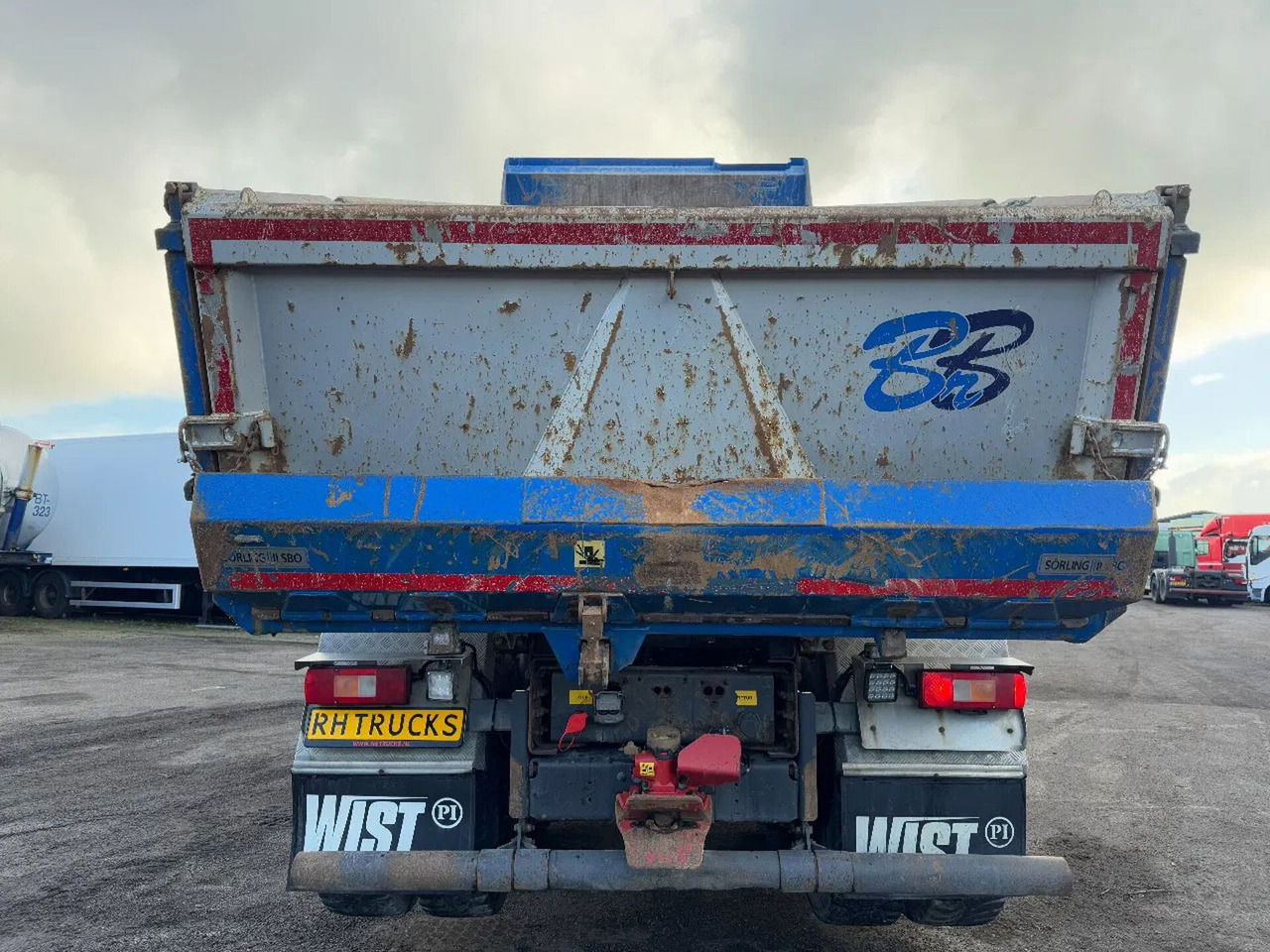 Volvo FMX 540 8X4 - EURO 6 + KIPPER + LIFTING AXLE Volvo FMX 540 8X4 - EURO 6 + KIPPER + LIFTING AXLE - Camion basculantă: Foto 5 Volvo FMX 540 8X4 - EURO 6 + KIPPER + LIFTING AXLE Volvo FMX 540 8X4 - EURO 6 + KIPPER + LIFTING AXLE - Camion basculantă: Foto 5