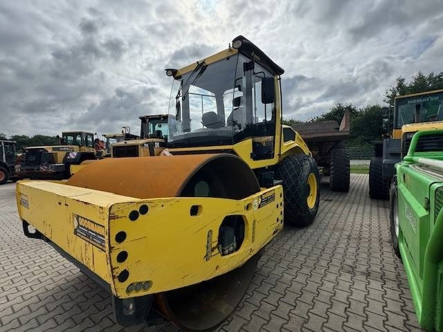 BOMAG BW 213 D-5 - Cilindru compactor pentru asfalt: Foto 3 BOMAG BW 213 D-5 - Cilindru compactor pentru asfalt: Foto 3