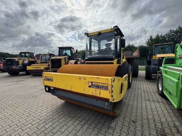 BOMAG BW 213 D-5 - Cilindru compactor pentru asfalt: Foto 4 BOMAG BW 213 D-5 - Cilindru compactor pentru asfalt: Foto 4