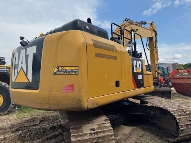 CAT 326 F L - Excavator pe şenile: Foto 2 CAT 326 F L - Excavator pe şenile: Foto 2
