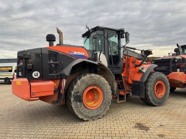 Hitachi ZW 250-6 - Încărcător frontal pe pneuri: Foto 3 Hitachi ZW 250-6 - Încărcător frontal pe pneuri: Foto 3