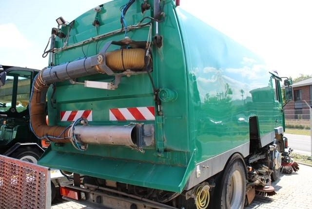 MAN M 2000 - Măturătoare stradală: Foto 2 MAN M 2000 - Măturătoare stradală: Foto 2
