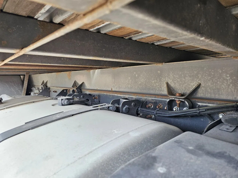 Camion cu prelată Renault Premium 270 DXI - Manual: Foto 16