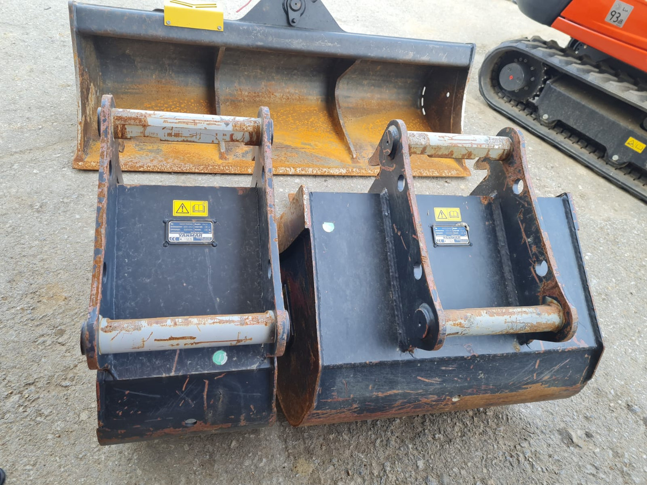 Bucket package for Yanmar B 95 W - Cupă excavator pentru Excavator pe roţi: Foto 1 Bucket package for Yanmar B 95 W - Cupă excavator pentru Excavator pe roţi: Foto 1