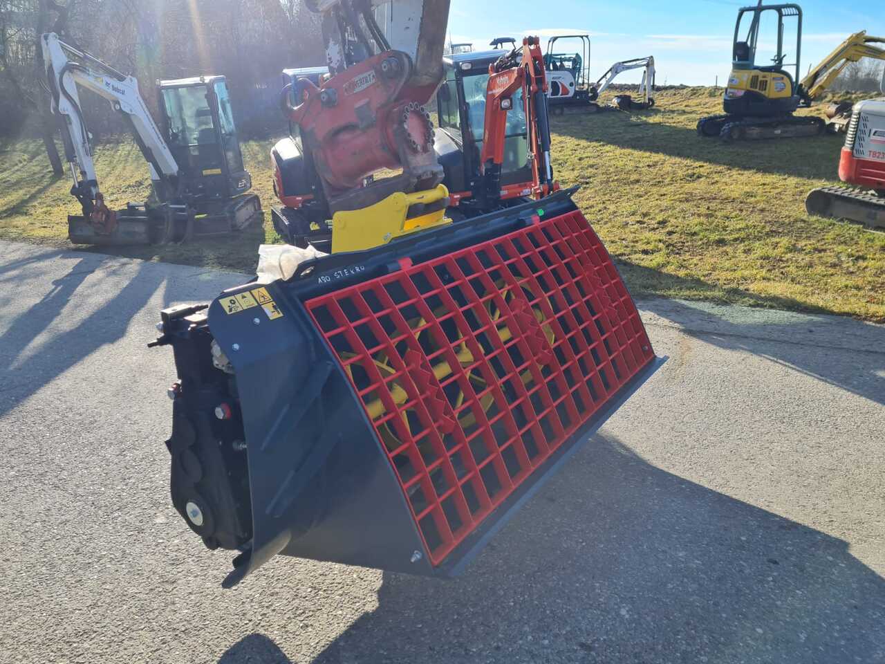 Concrete mixing bucket 180 cm for Excavator - Cupă pentru Excavator pe şenile: Foto 2 Concrete mixing bucket 180 cm for Excavator - Cupă pentru Excavator pe şenile: Foto 2