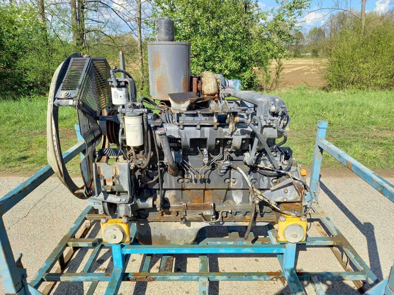 KOMATSU S6D125E-2 - Motor pentru Buldozer: Foto 1 KOMATSU S6D125E-2 - Motor pentru Buldozer: Foto 1