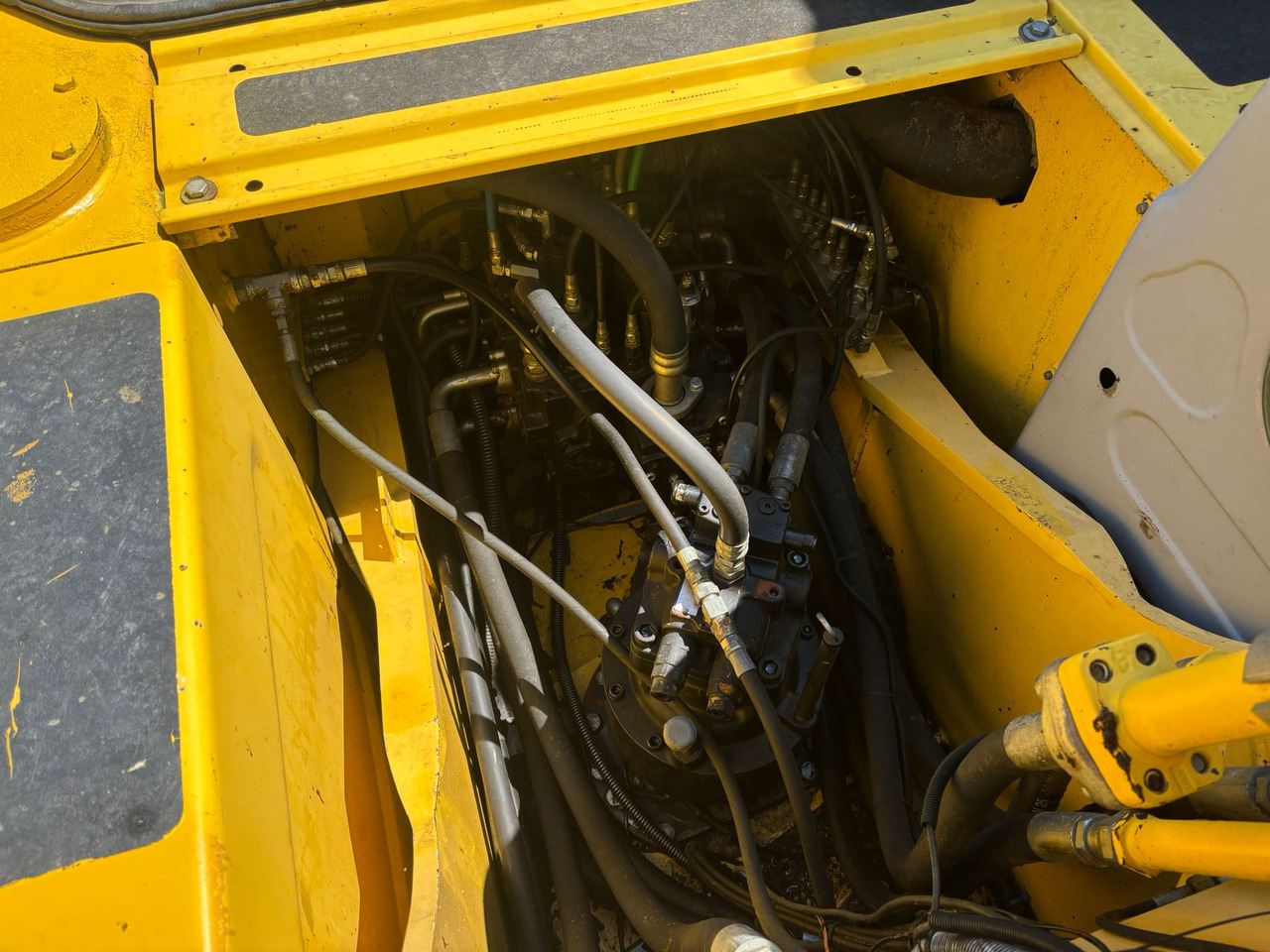 Leasing de NEW HOLLAND Kobelco E 215 B NEW HOLLAND Kobelco E 215 B: Foto 7 Leasing de NEW HOLLAND Kobelco E 215 B NEW HOLLAND Kobelco E 215 B: Foto 7