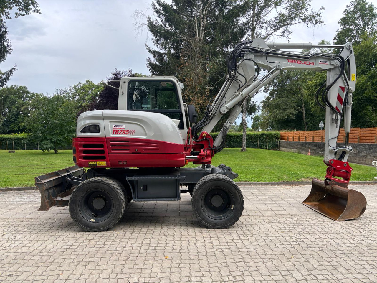 TAKEUCHI TB 295 W - Excavator pe roţi: Foto 2 TAKEUCHI TB 295 W - Excavator pe roţi: Foto 2