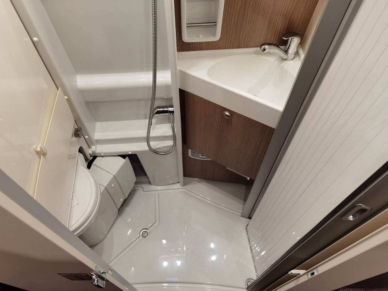 Camper van Malibu VAN COMFORT GT - 640 LE / NAVIGATION & KEYLESS: Foto 18