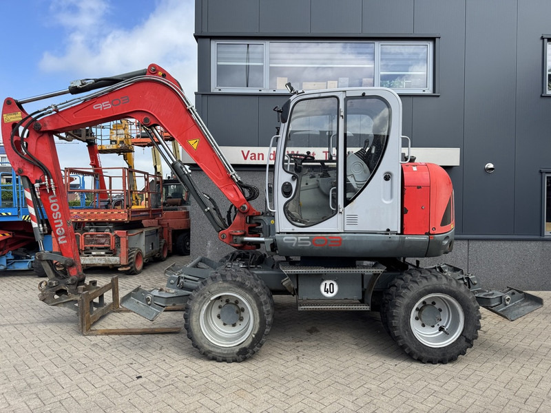 Neuson 9503 WD Mobiele Kraan 2009 Palletvork, Stenenklem, 2x Bak 8860hours Deutz Diesel - Automacara: Foto 1 Neuson 9503 WD Mobiele Kraan 2009 Palletvork, Stenenklem, 2x Bak 8860hours Deutz Diesel - Automacara: Foto 1